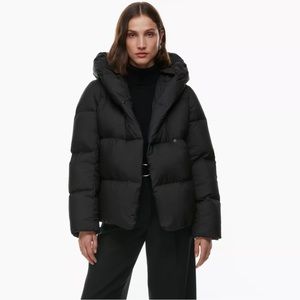 Aritzia The Duvet Puffer Short Black